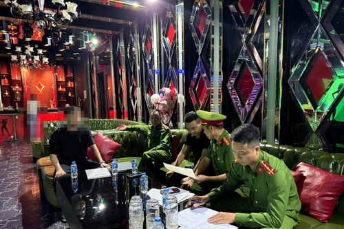 Công an phường Tây Hồ kiểm tra, xử lý các cơ sở kinh doanh hoạt động sau 24 giờ