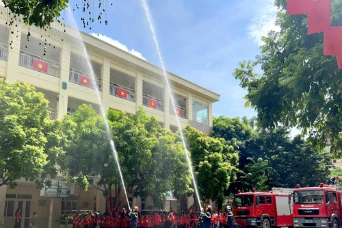 Trang bị kỹ năng ứng phó hỏa hoạn, hạn chế thương vong cho học sinh