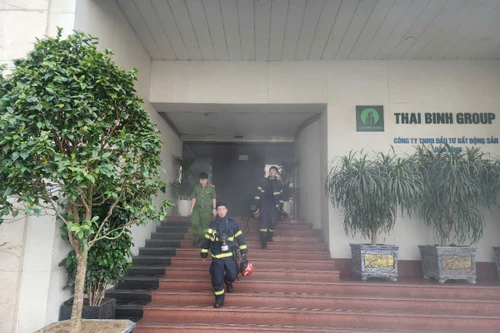 Không xảy ra thiệt hại về người tại đám cháy toà nhà trên phố Thái Hà