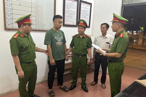 Khám xét khẩn cấp nơi ở của 2 đối tượng vi phạm quy định về nghiên cứu, thăm dò, khai thác tài nguyên