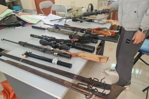 Phát hiện nhóm đối tượng mua linh kiện lắp ráp súng tự chế 