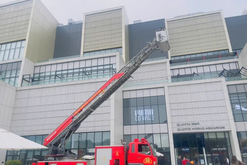 Trên 1.000 người dân và trẻ em trải nghiệm kỹ năng an toàn cháy, nổ tại Lotte Mall Tây Hồ 