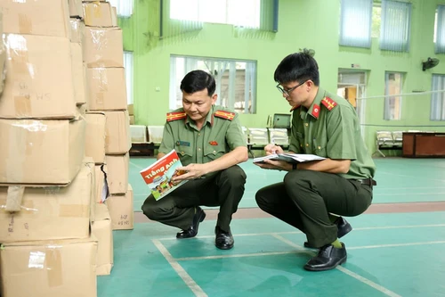 Khám xét, thu giữ hàng trăm nghìn cuốn sách giáo khoa giả