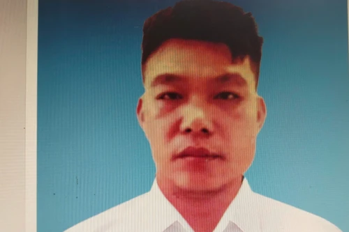 Dùng xuồng máy tổ chức cho người khác nhập cảnh trái phép