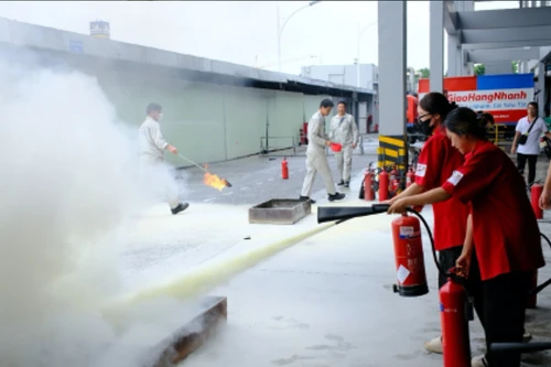 Huấn luyện nghiệp vụ phòng cháy, thoát nạn tại Trung tâm thương mại Tasco Mall