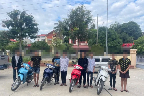 Tạm giữ 5 đối tượng mang hung khí gây rối trật tự công cộng