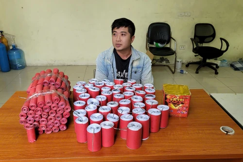 Công an huyện Thanh Trì bắt đối tượng mua bán gần 20 kg pháo nổ