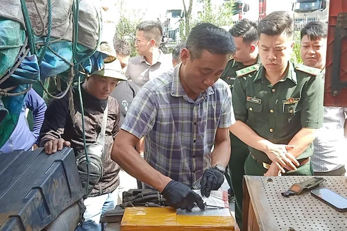 Đánh sập đường dây vận chuyển 235 kg bạc tinh khiết từ nước ngoài vào Việt Nam