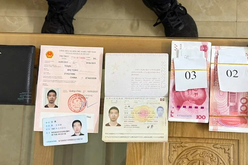 Bắt đối tượng người nước ngoài vận chuyển tiền giả