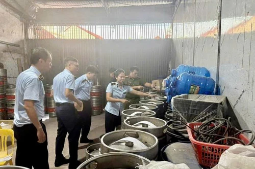 Chuyển hồ sơ vụ sản xuất bia hơi nghi giả mạo nhãn hiệu đến cơ quan Cảnh sát điều tra