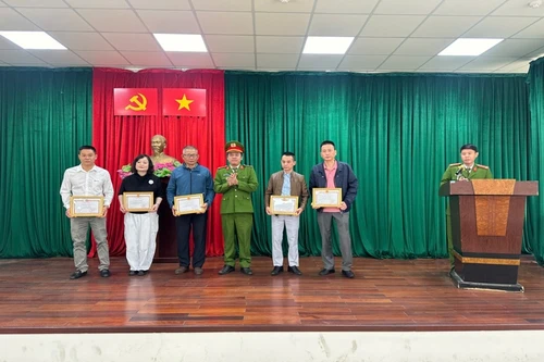 Tuyên dương điển hình tiên tiến và trao giải cuộc thi tìm hiểu pháp luật về phòng cháy, chữa cháy