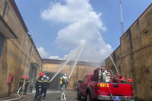 Thực tập phương án chữa cháy, cứu nạn, cứu hộ tại kho K2 - Đại Mỗ, Bộ Công an