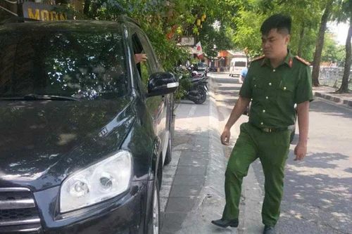 Công an phường Tây Hồ điều tra, xử lý vụ xô xát tại vỉa hè phố Nguyễn Đình Thi