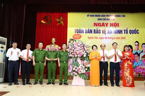 Nhiều tập thể, cá nhân được khen thưởng trong phong trào toàn dân bảo vệ an ninh Tổ quốc