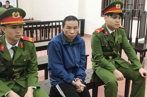 Phạt tù đối tượng truy nã tàng trữ súng đạn