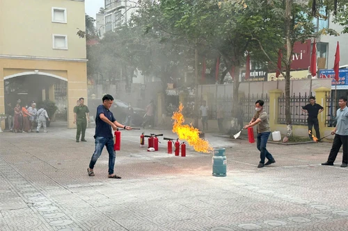 Hướng dẫn chủ nhà cho thuê trọ, cơ sở sản xuất, kinh doanh cách phòng ngừa cháy, nổ