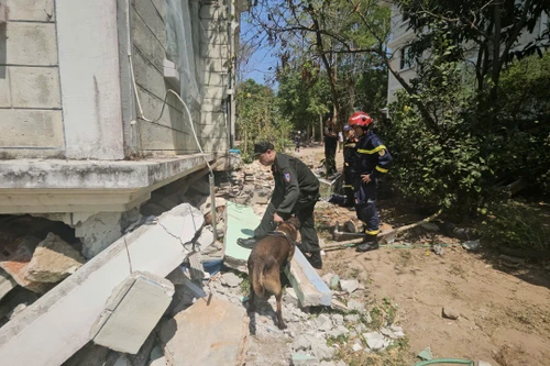 Hình ảnh công tác tìm kiếm cứu nạn của lực lượng Công an Việt Nam tại Myanmar