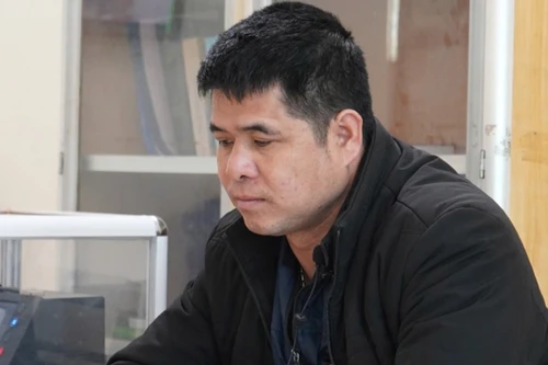 Bắt chủ quán karaoke chứa mại dâm