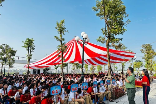 Công an xã Thiên Lộc tuyên truyền nâng cao ý thức an toàn giao thông cho học sinh