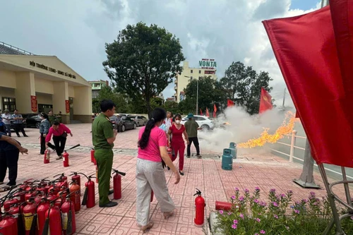 Ngăn chặn từ sớm, từ xa các nguy cơ cháy, nổ và các vụ việc liên quan vũ khí, vật liệu nổ