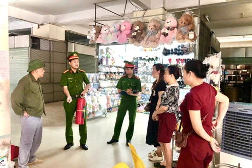 Kiểm tra các cơ sở có nguy hiểm về cháy, nổ trên địa bàn ngoại thành