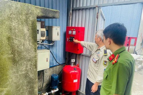 Đôn đốc, hướng dẫn công tác phòng cháy tại các cơ sở thuộc Cụm Công nghiệp vừa và nhỏ tại xã Phúc Thịnh