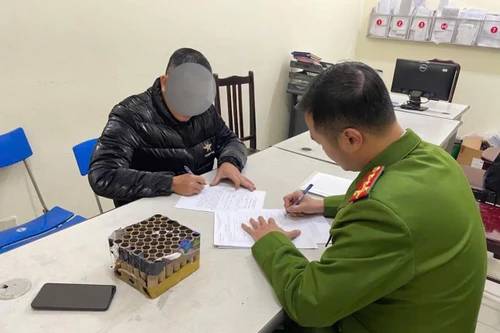 Xử phạt 7,5 triệu đồng người đốt pháo trái phép trong đêm