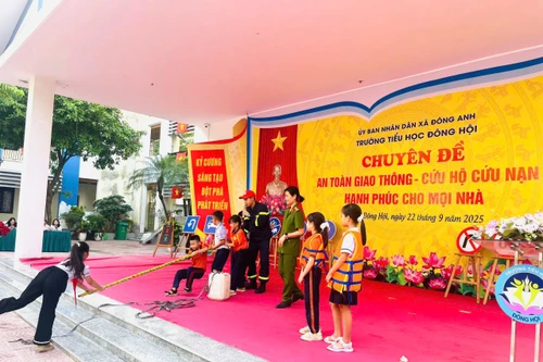 Gần 2.000 thầy và trò trường Đông Hội trải nghiệm kỹ năng sinh tồn trong hỏa hoạn