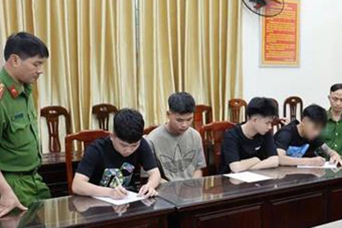 Tạm giữ hình sự nhóm thanh niên gây rối trật tự công cộng
