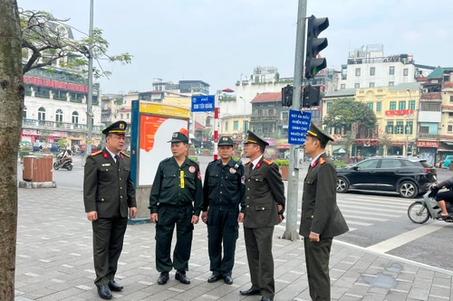 Ra mắt lực lượng chuyên nghiệp đảm bảo an ninh trật tự khu vực hồ Hoàn Kiếm