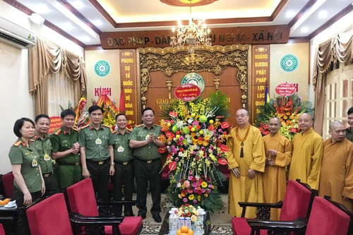 Giám đốc Công an thành phố Hà Nội chúc mừng Lễ Phật đản Phật lịch 2566 - Dương lịch 2022