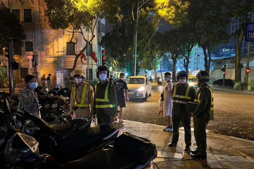 Xử lý trông giữ xe tự phát quanh hồ Hoàn Kiếm: Tìm lời giải cho bài toán khó!