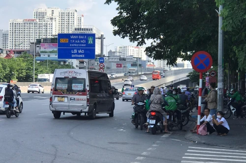 “Xe dù, bến cóc" ở Hà Nội khó xử lý triệt để - Nhìn từ 1 địa bàn "nóng"