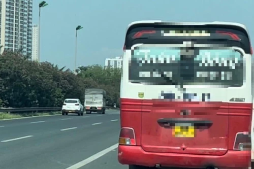 Xử lý xe khách dừng đỗ trên cao tốc Láng - Hòa Lạc