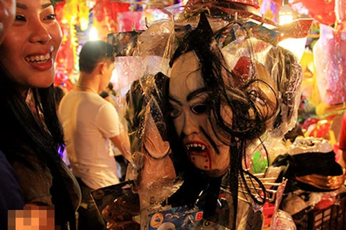 Giới trẻ rộn ràng chuẩn bị cho “Lễ hội ma quỷ- Halloween“