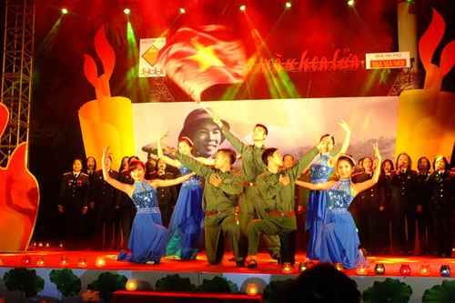 "Sáng mãi màu hoa lửa" món quà đầy ý nghĩa