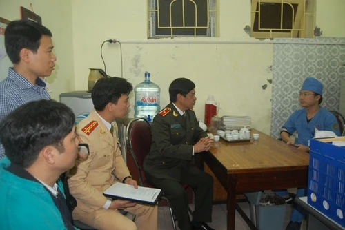 Một chiến sỹ CSGT Công an Hà Nội bị thương nặng khi đang làm nhiệm vụ