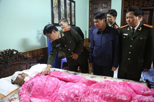 Ban Giám đốc CATP Hà Nội đến thăm Đại tá Phan Cao Thu 