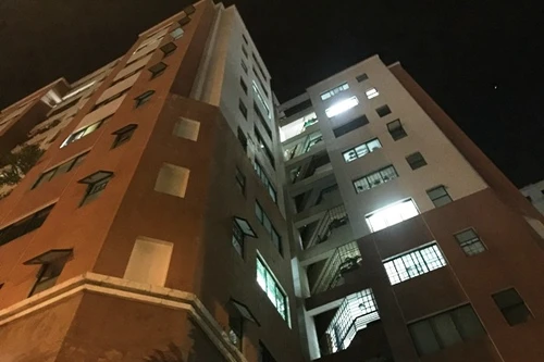 Một phụ nữ nước ngoài rơi từ tầng 8 chung cư, tử vong