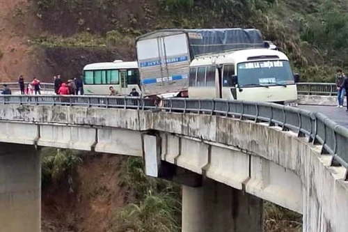 CSGT hy sinh khi phân luồng giao thông trên đèo Pha Đin trơn trượt vì băng tuyết