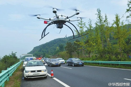 Cảnh sát dùng UAV phát hiện lái xe vi phạm luật giao thông