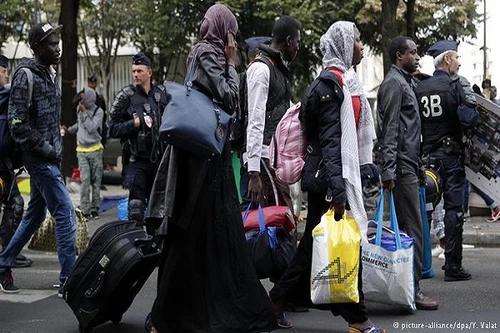 Pháp dỡ bỏ lán trại có khoảng 1.500 người di cư