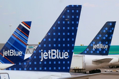 Sốc vì bị hãng hàng không giao nhầm con