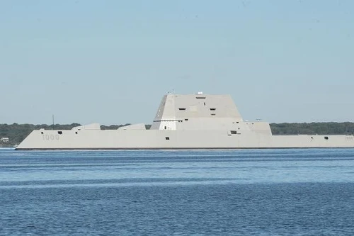 Tàu khu trục 4 tỷ USD của Hải quân Mỹ bị rò rỉ
