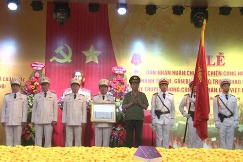 Cảnh sát PCCC Hà Nội đón nhận Huân chương Chiến công