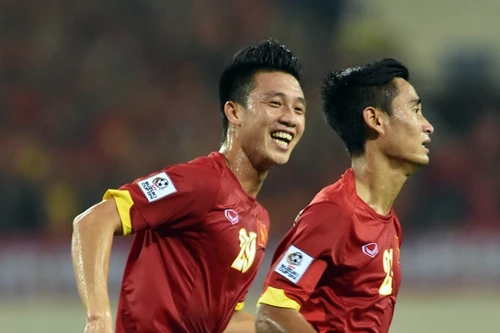 Thắng Lào 3-0, Việt Nam rộng cửa vào bán kết