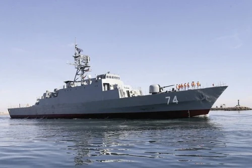 [ẢNH] Chiến hạm mạnh nhất Iran sắp có màn chạm trán lịch sử với tàu Anh, Mỹ?