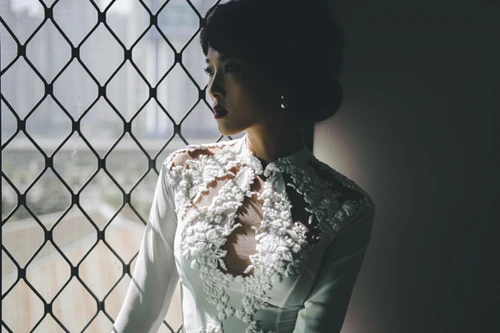 Người mẫu Bằng Lăng đầy cảm xúc trong tà áo dài truyền thống