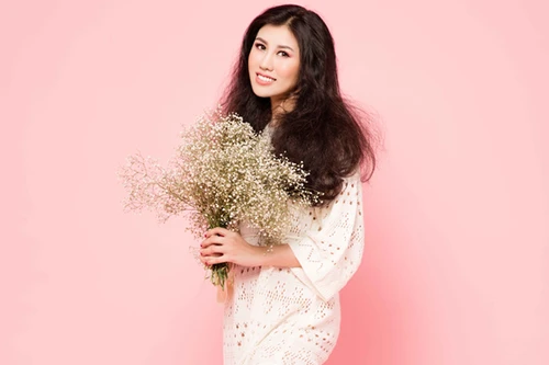 Top 9 Hoa hậu Du lịch quốc tế Emily Hồng Nhung ngọt ngào đón Valentine