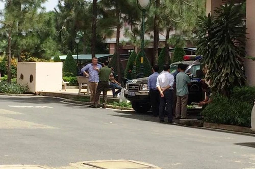 Tin mới vụ người đàn ông nước ngoài nhốt vợ và 2 con trong căn hộ chung cư